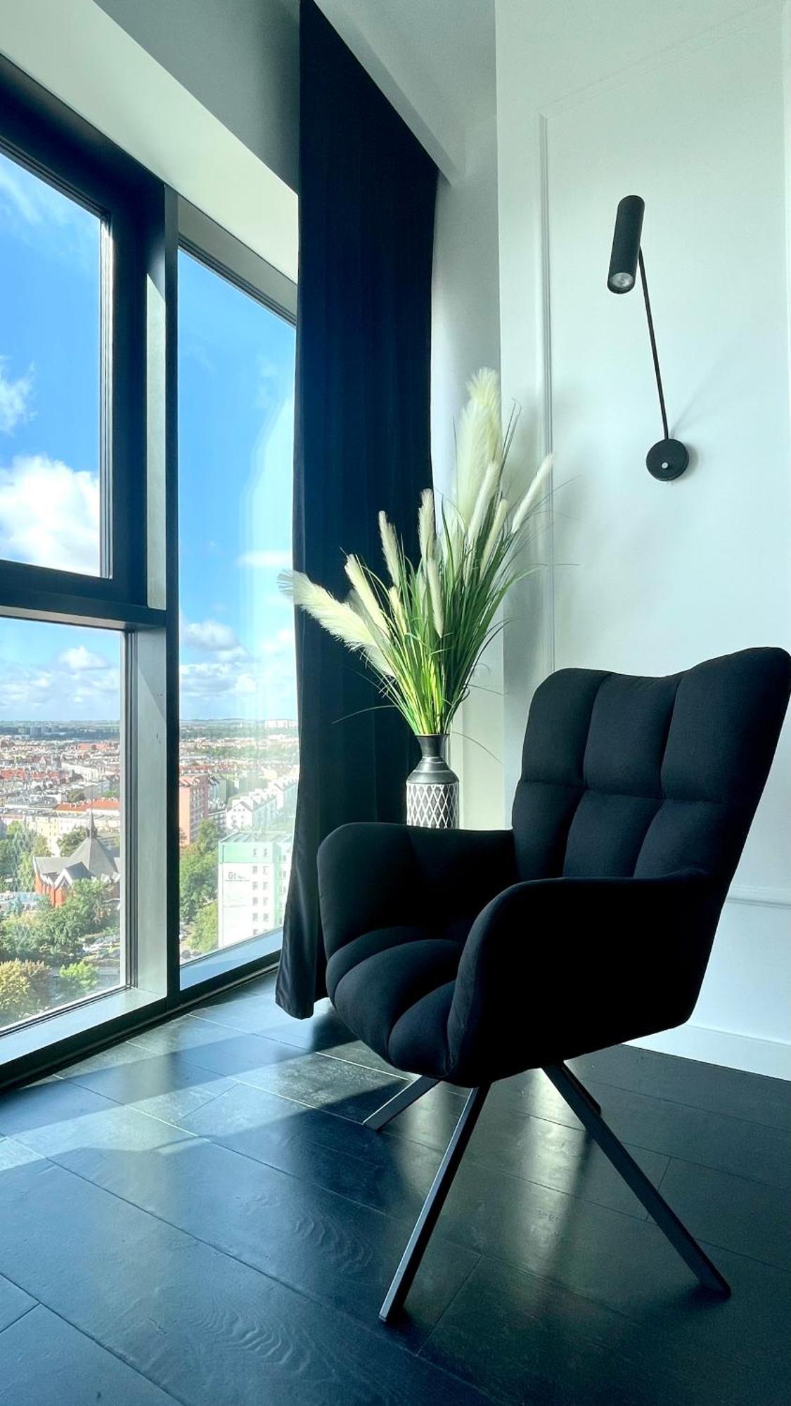 Hanza Black & White 17th Floor & Pool Free Parking By Stayly *