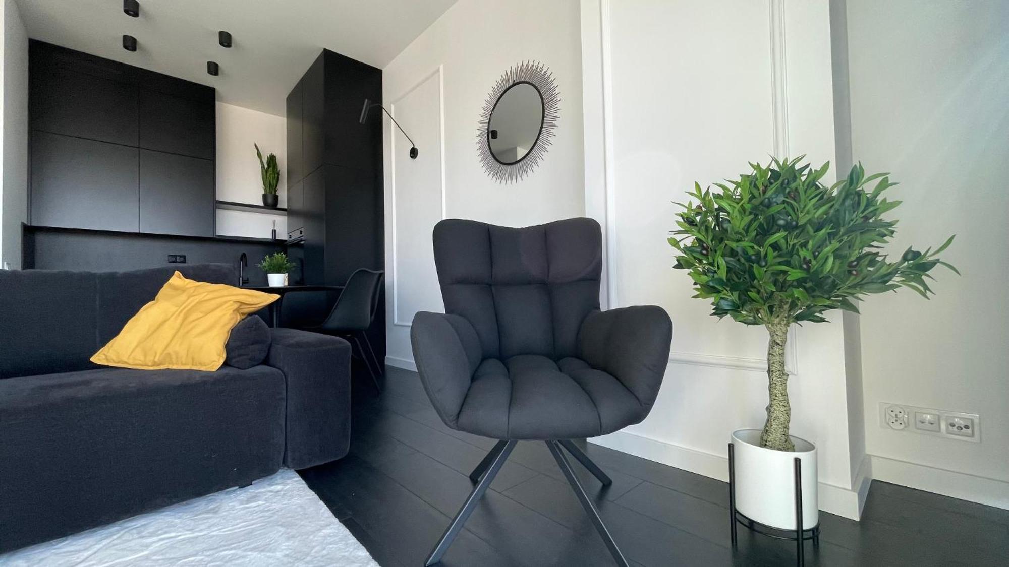 Apartment Hanza Black & White 17th Floor & Pool Free Parking By Stayly
