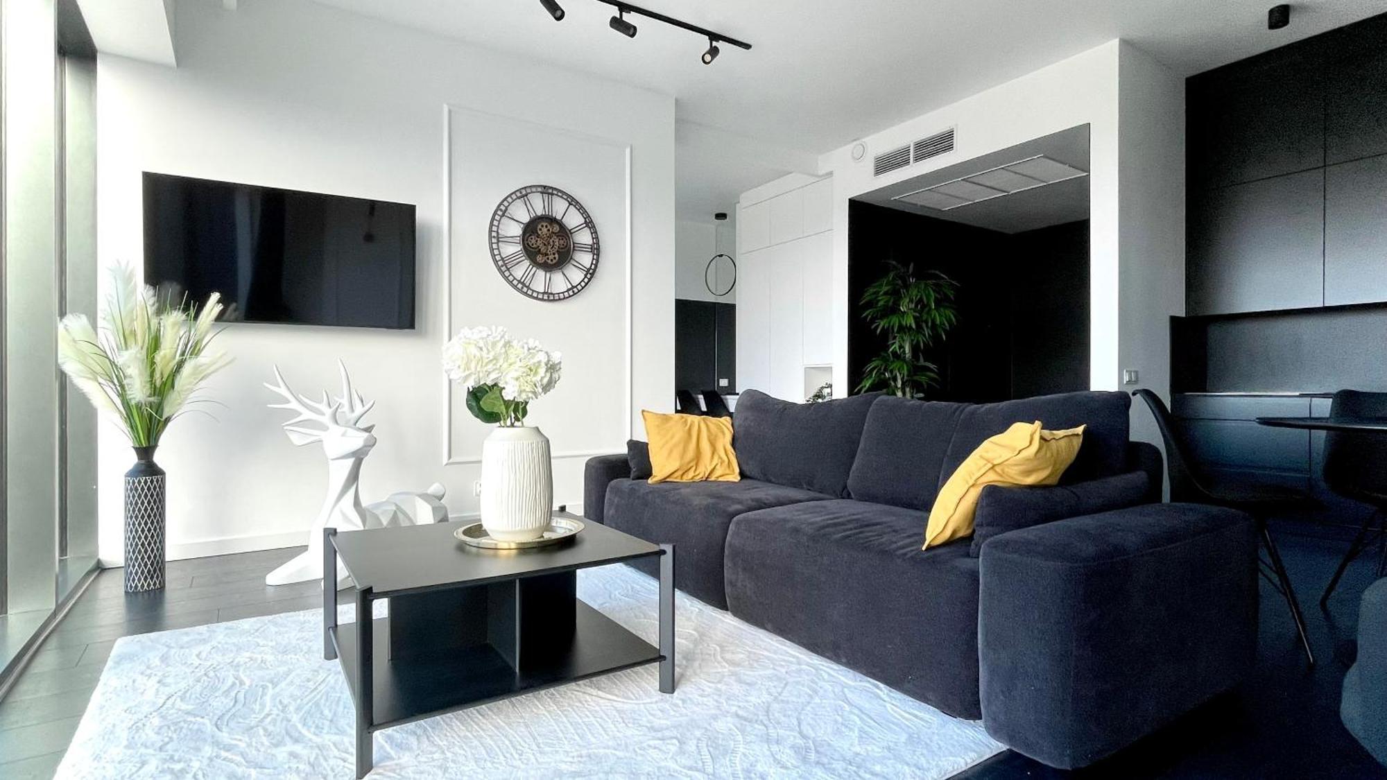 Hanza Black & White 17th Floor & Pool Free Parking By Stayly *