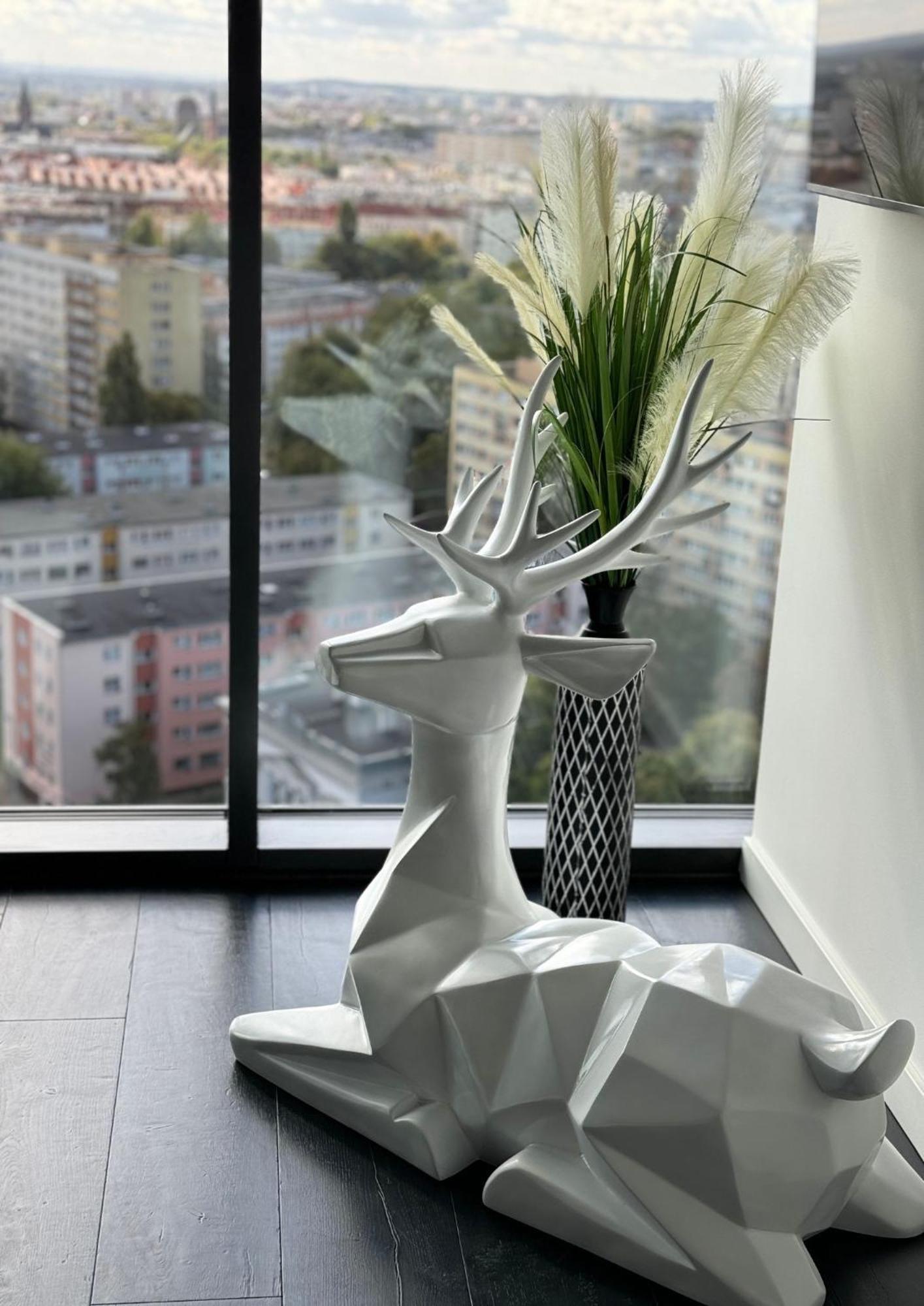 Apartment Hanza Black & White 17th Floor & Pool Free Parking By Stayly