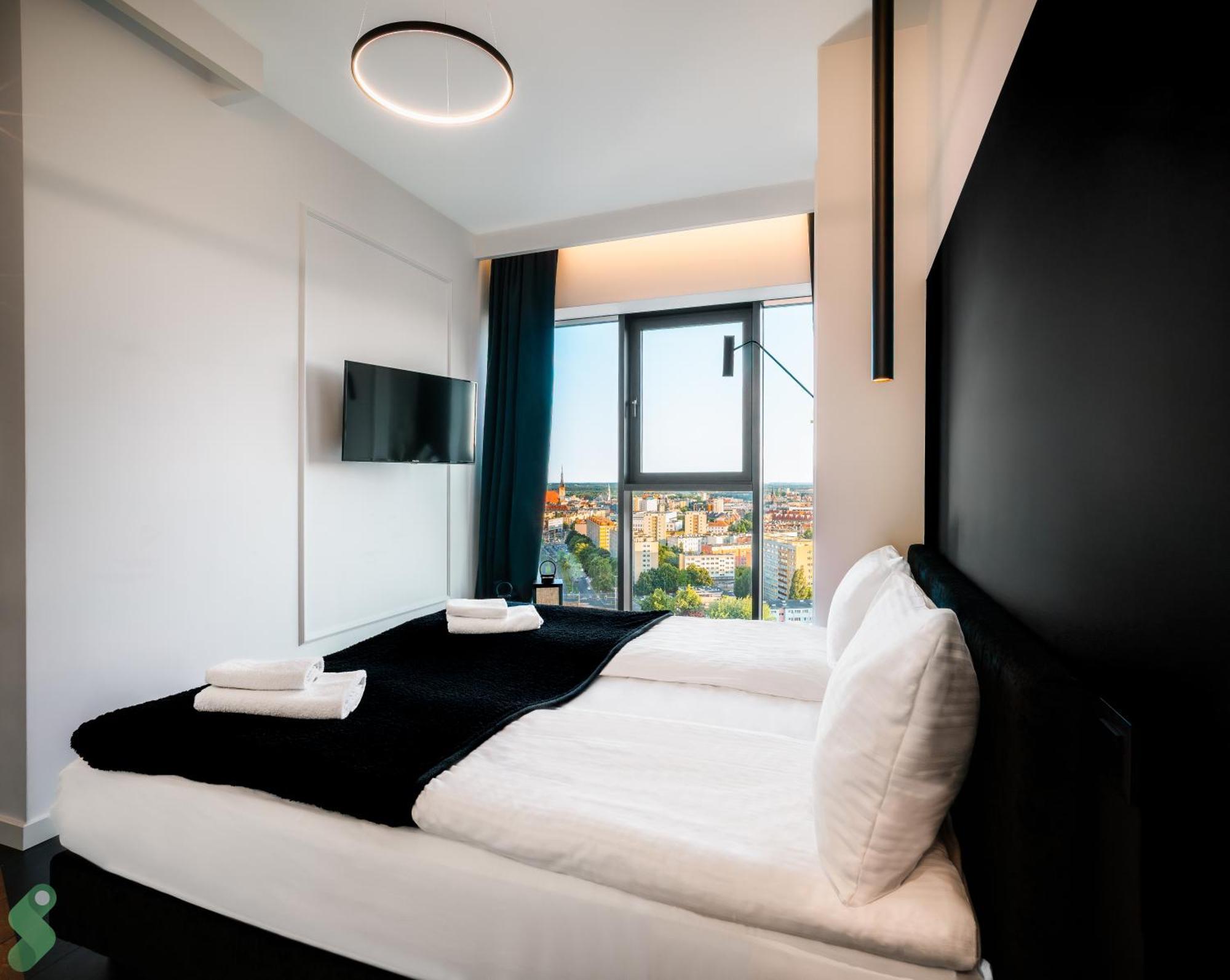 Apartment Hanza Black & White 17th Floor & Pool Free Parking By Stayly Stettin
