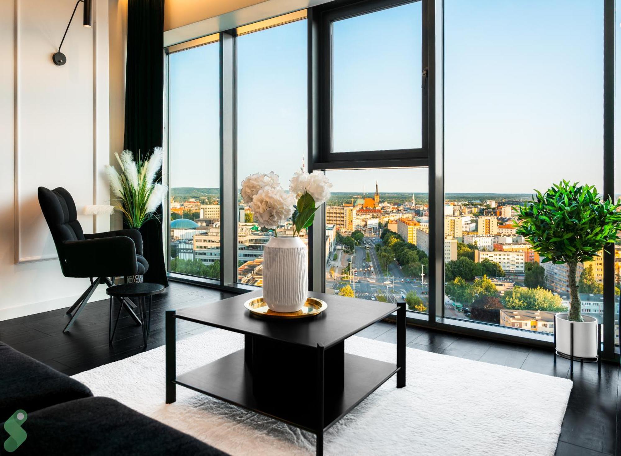 Apartment Hanza Black & White 17th Floor & Pool Free Parking By Stayly